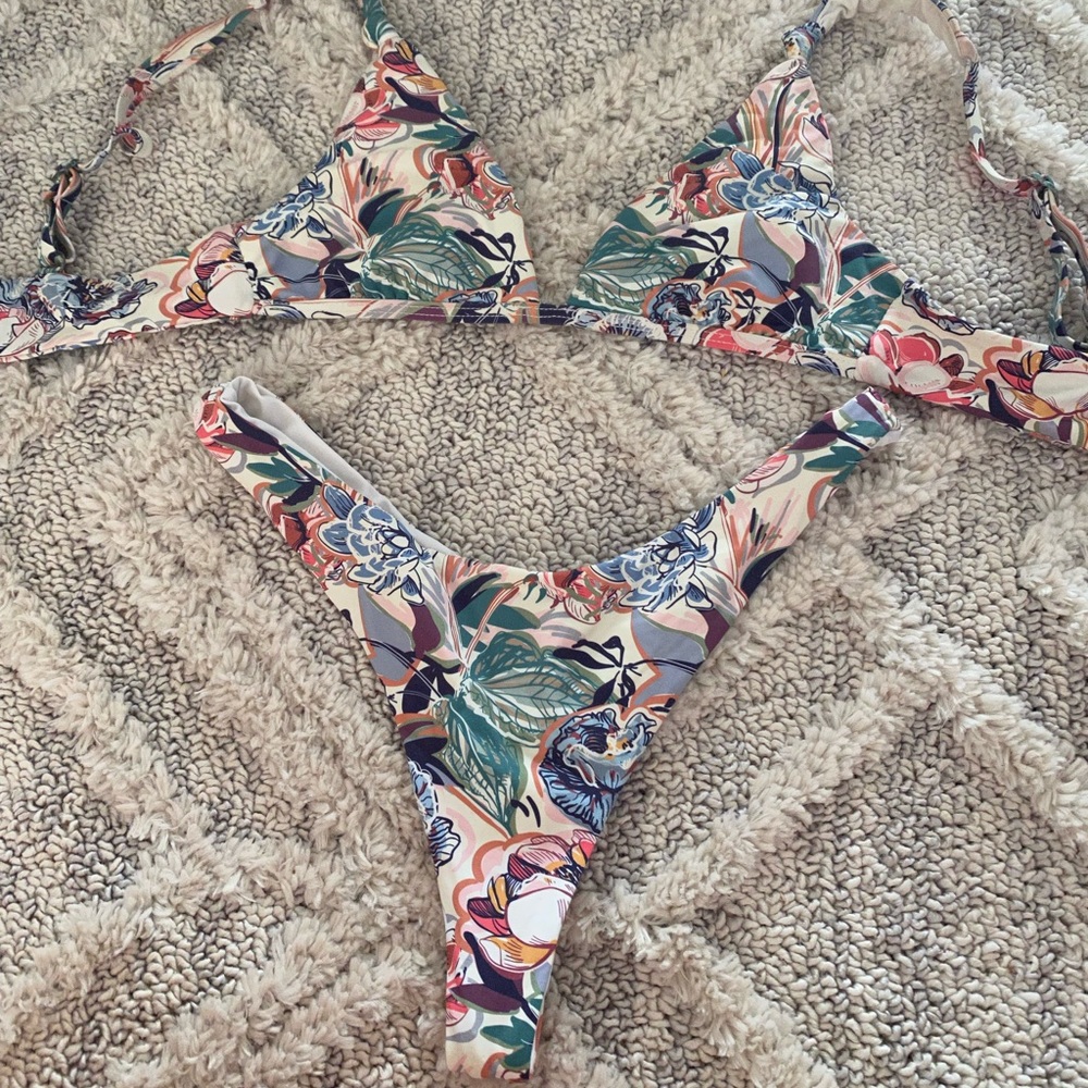 Dippin daisys bikini set thong